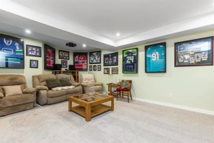 Hallway Photo of 31 32659 George Ferguson Way, Abbotsford, BC