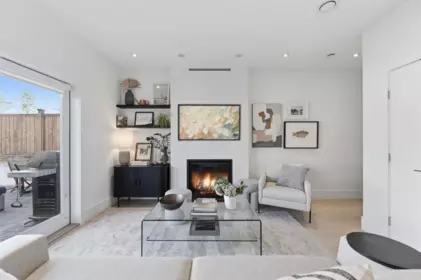 212 E 18th Street, North Vancouver, BC, North Vancouver — Half Duplex for sale