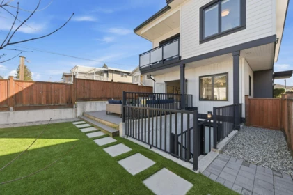 Garden / Landscaping Photo of 212 E 18th Street, North Vancouver, BC