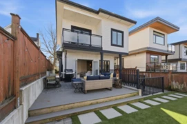 212 E 18th Street, North Vancouver, BC
