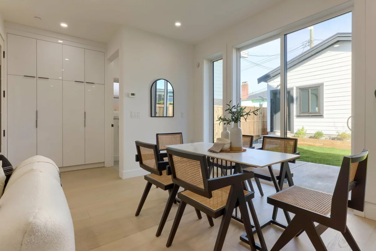Dining Area Photo of 2 4742 St Catherines Street, Vancouver, BC