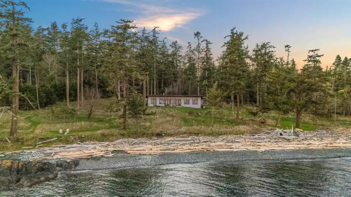 Exterior Front Photo of 489 Arbutus Spur, No City Value, BC