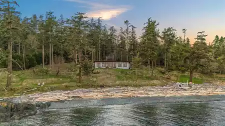 489 Arbutus Spur, No City Value, BC, Pender Island — 3 bed single family residence for sale