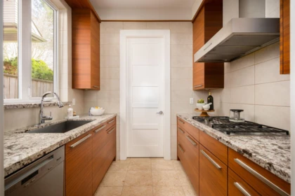 Guest Bathroom Photo of 1175 Haywood Avenue, West Vancouver, BC