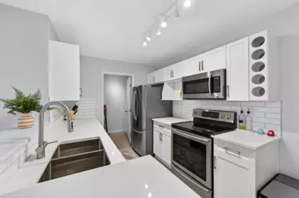 213 7139 18th Avenue, Burnaby, BC, Burnaby — Apartment/Condo for sale