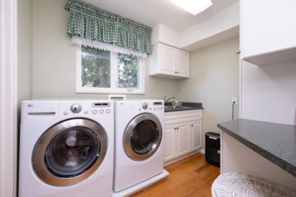 Guest Bathroom Photo of 6350 Buckingham Drive, Burnaby, BC