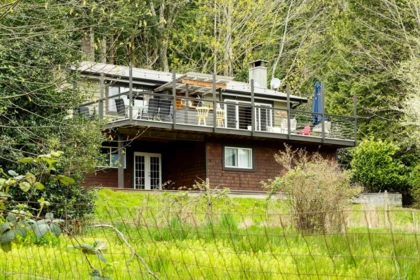 Hot Tub / Spa Photo of 5930 Shoal Way, Sechelt, BC