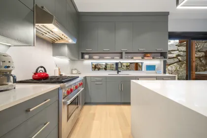 Kitchen Island Photo of 4 1350 Cloudburst Drive, Whistler, BC
