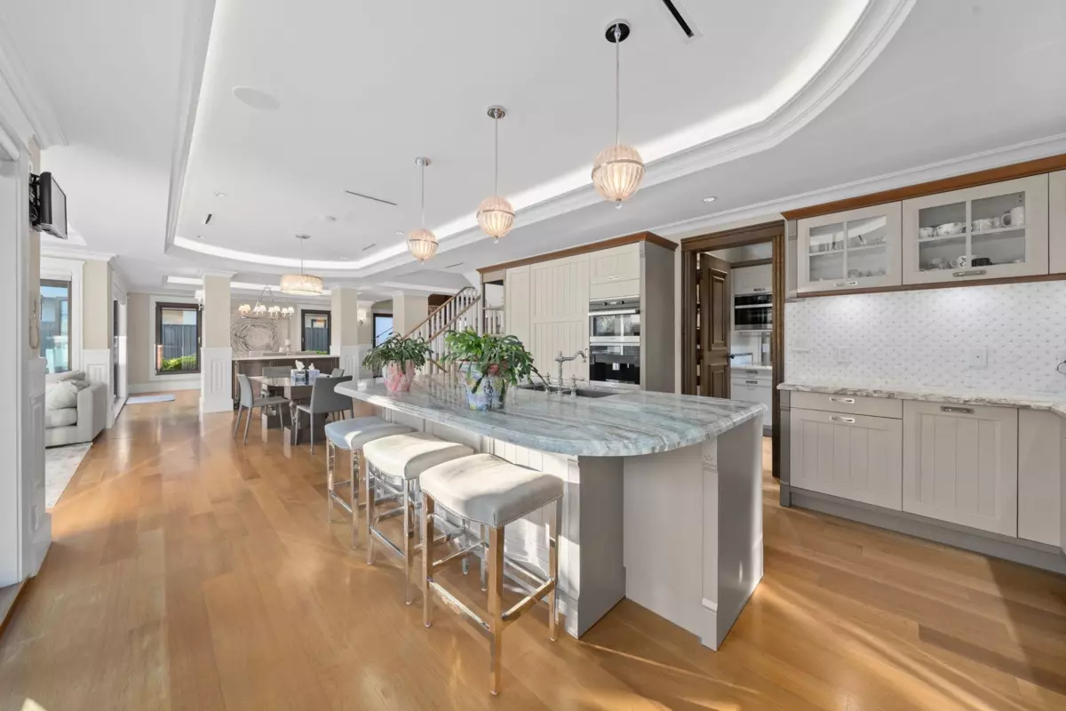 Dining Area Photo of 2809 Edgemont Boulevard, North Vancouver, BC
