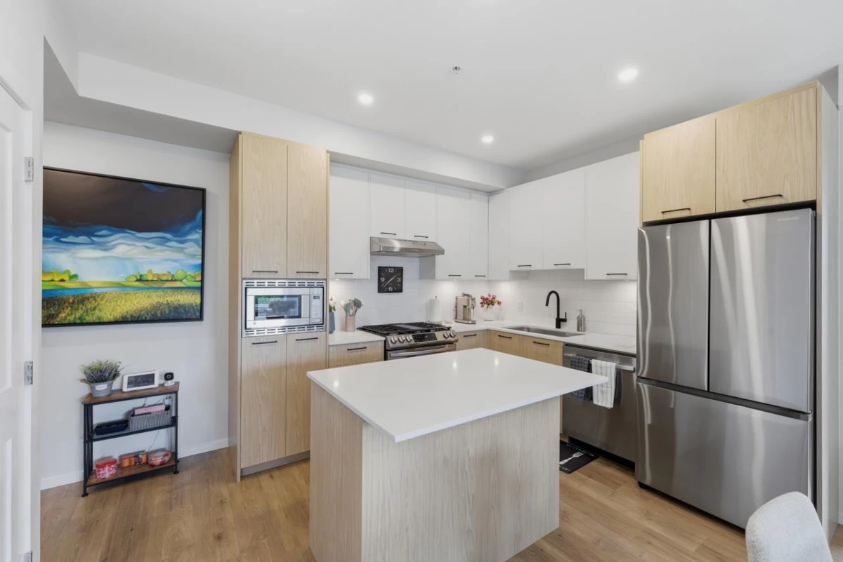 Family Room Photo of 408 3317 148 Street, Surrey, BC