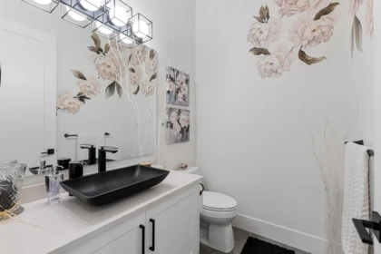 Guest Bathroom Photo of 15890 Roper Avenue, White Rock, BC