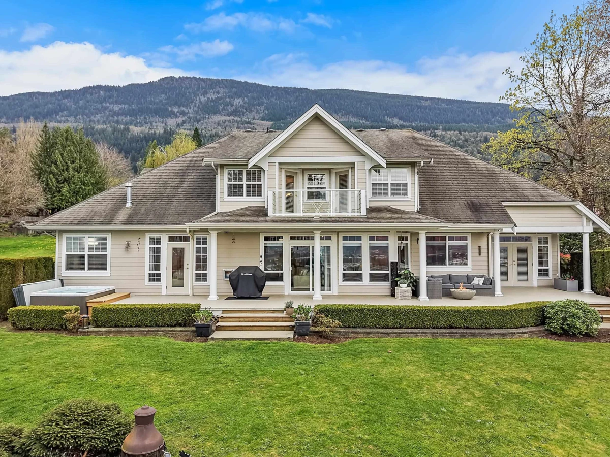 Living Room Photo of 41813 Majuba Hill Road, Yarrow, BC