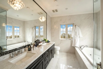 Powder Room Photo of 4056 W 30th Avenue, Vancouver, BC
