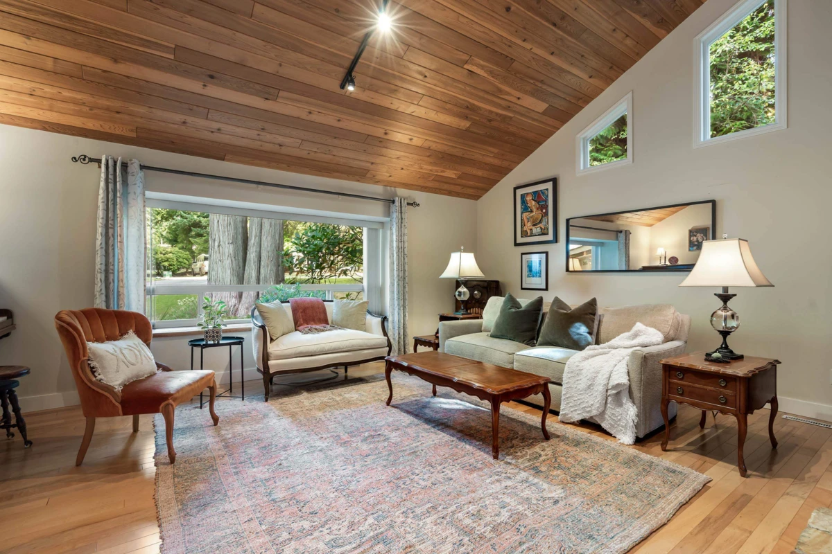 Family Room Photo of 13247 17a Avenue, Surrey, BC