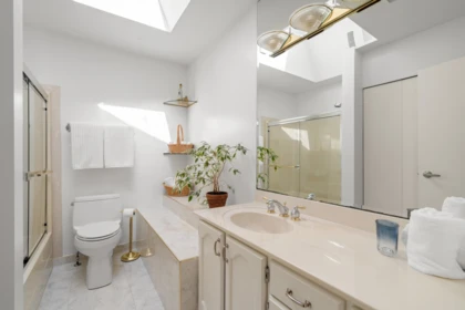 Basement Recreation Room Photo of 13247 17a Avenue, Surrey, BC