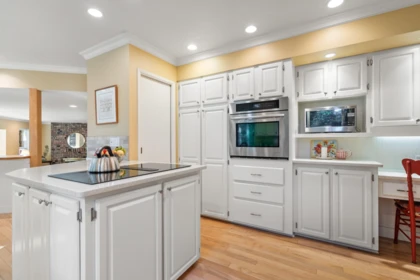 Breakfast Nook Photo of 13247 17a Avenue, Surrey, BC