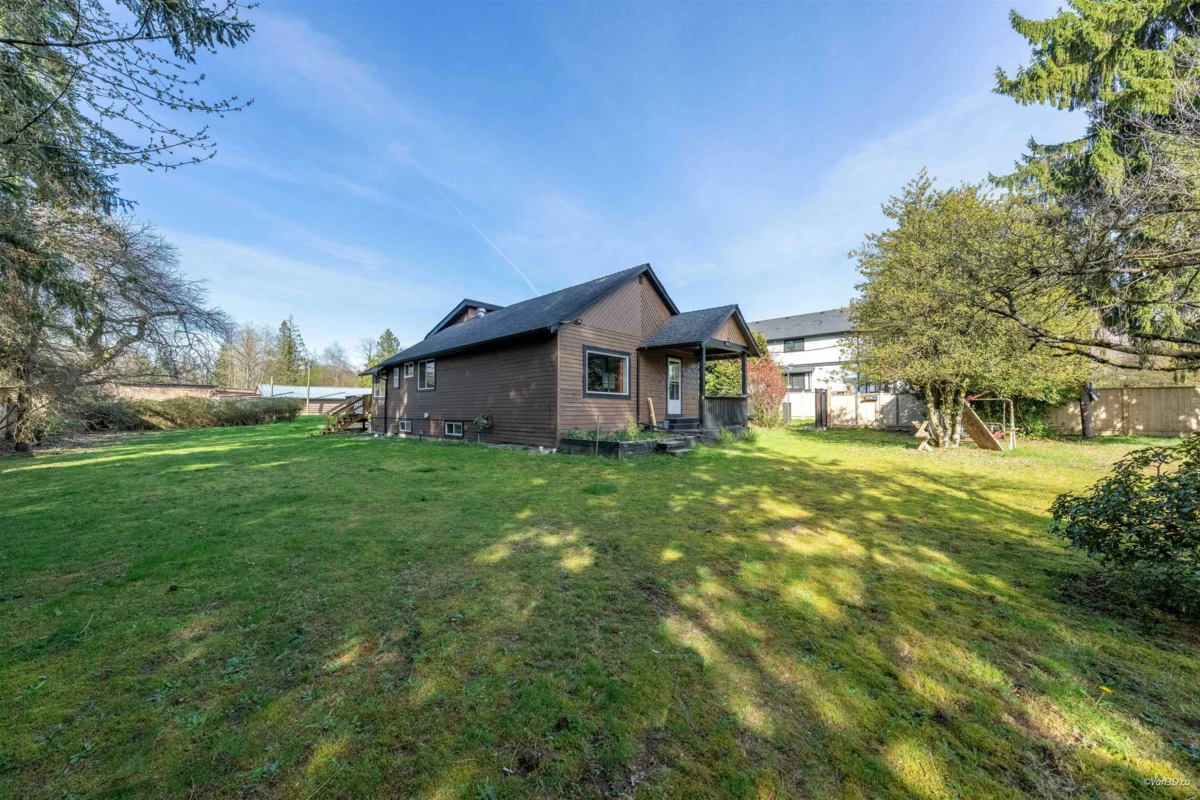 Dining Area Photo of 24483 Dewdney Trunk Road, Maple Ridge, BC