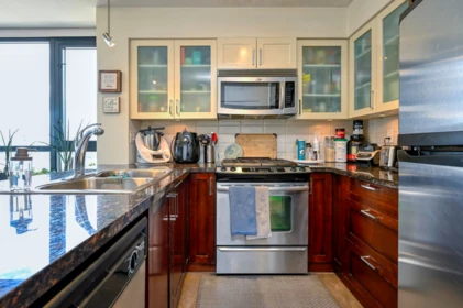 Kitchen Photo of 1307 1 Renaissance Square, New Westminster, BC