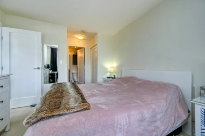 Walk-In Closet Photo of 1307 1 Renaissance Square, New Westminster, BC