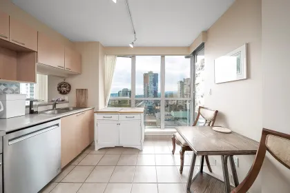 Breakfast Nook Photo of 906 108 E 14th Street, North Vancouver, BC