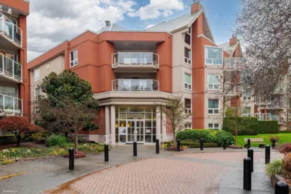 Hot Tub / Spa Photo of 102A 1220 Quayside Drive, New Westminster, BC