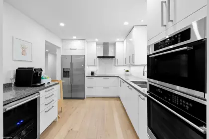 Kitchen Island Photo of 102A 1220 Quayside Drive, New Westminster, BC