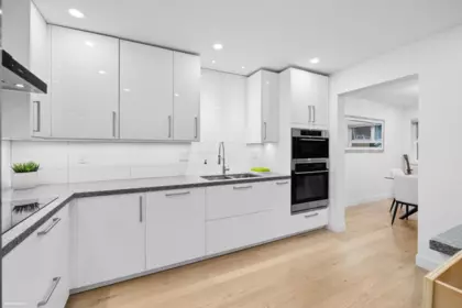 Kitchen Photo of 102A 1220 Quayside Drive, New Westminster, BC