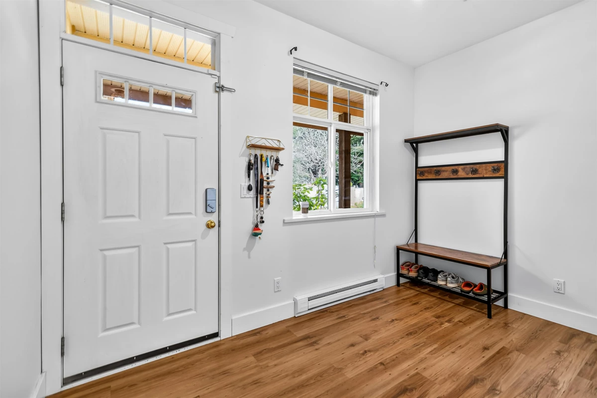 Family Room Photo of 4 809 North Road, Gibsons, BC