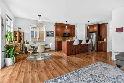 Kitchen Island Photo of 4 809 North Road, Gibsons, BC