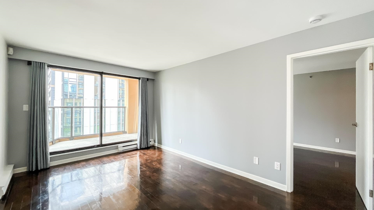 Living Room Photo of 506 488 Helmcken Street, Vancouver, BC