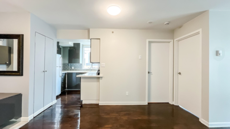 Kitchen Island Photo of 506 488 Helmcken Street, Vancouver, BC