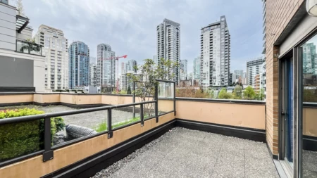 Powder Room Photo of 506 488 Helmcken Street, Vancouver, BC