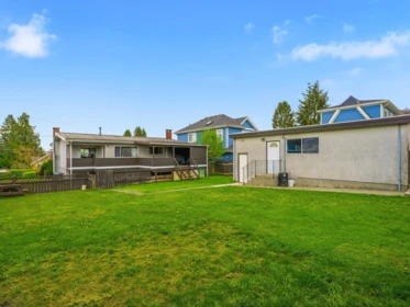 Front Yard Photo of 1501 Eighth Avenue, New Westminster, BC