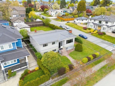 Garden / Landscaping Photo of 1501 Eighth Avenue, New Westminster, BC