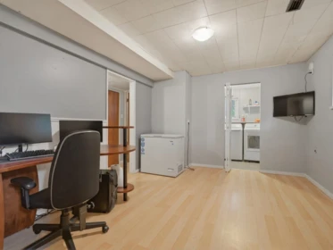 Hallway Photo of 1501 Eighth Avenue, New Westminster, BC