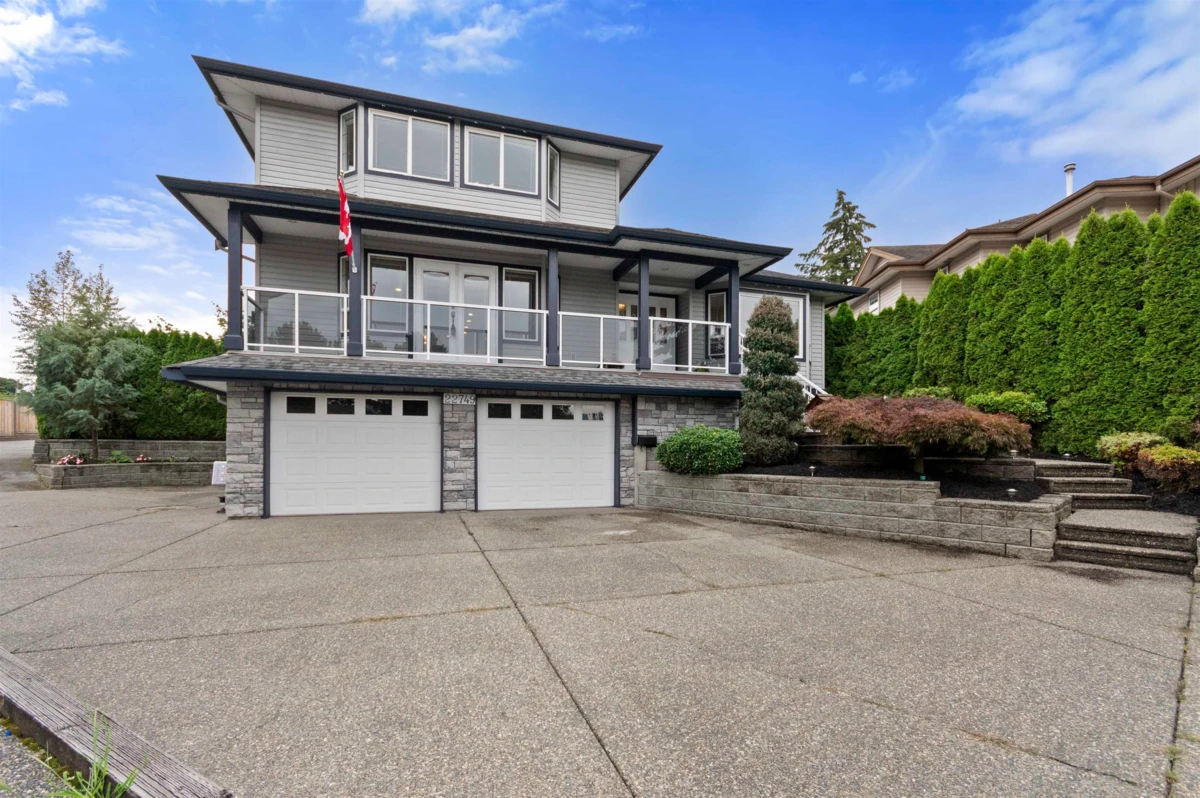 Living Room Photo of 22749 125a Avenue, Maple Ridge, BC