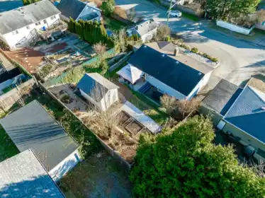 Swimming Pool Photo of 33469 5 Avenue, Mission, BC
