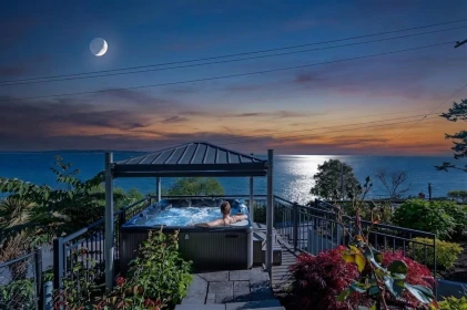 Hot Tub / Spa Photo of 14495 Marine Drive, White Rock, BC