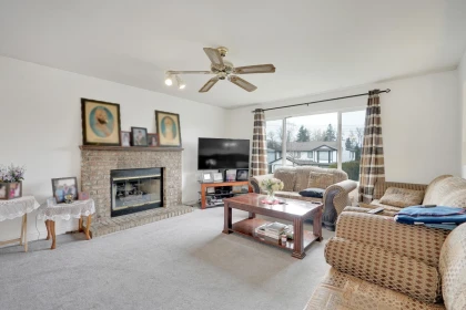 Entry Foyer Photo of 13452 85 Avenue, Surrey, BC