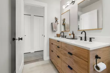 Walk-In Closet Photo of 35360 Selkirk Avenue, Abbotsford, BC