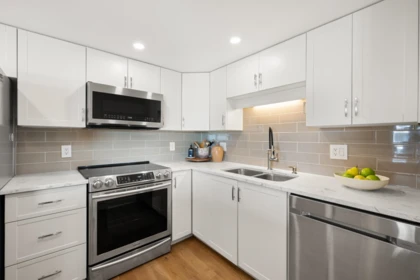 Kitchen Photo of 904 1135 Quayside Drive, New Westminster, BC