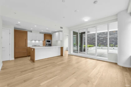 Kitchen Island Photo of 507 788 Arthur Erickson Place, West Vancouver, BC