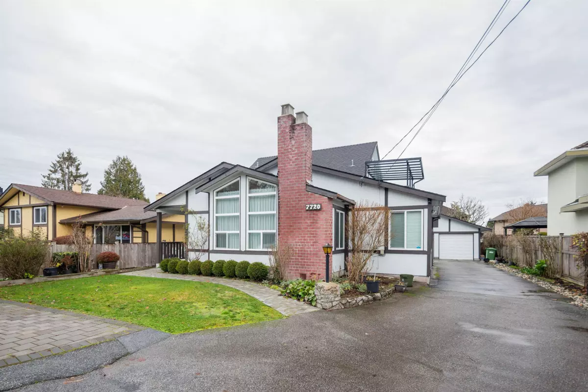 Living Room Photo of 7720 No. 1 Road, Richmond, BC