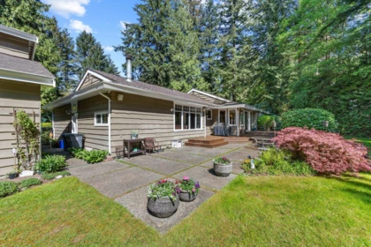 Hot Tub / Spa Photo of 13666 30 Avenue, Surrey, BC