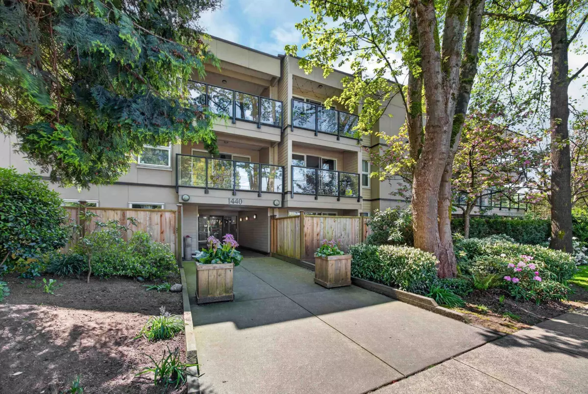 Dining Area Photo of 105 1440 E Broadway, Vancouver, BC