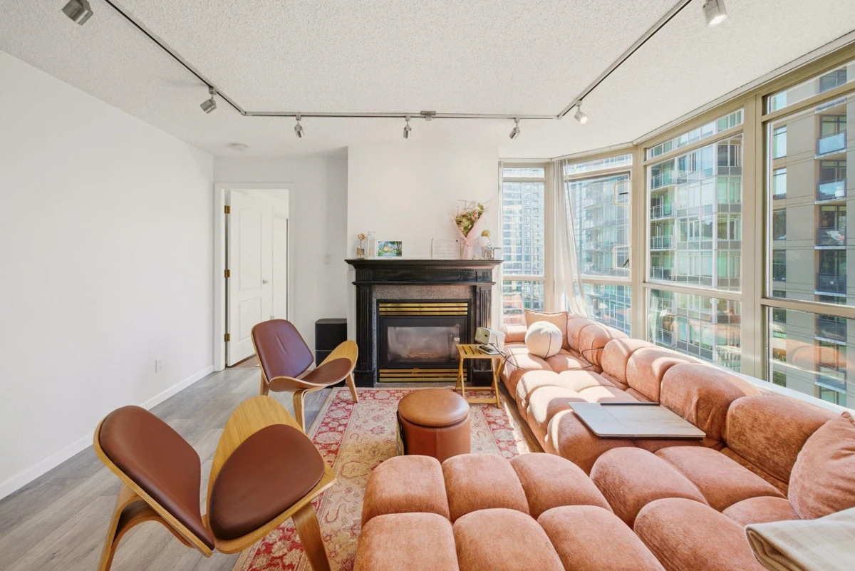 Dining Area Photo of 1705 867 Hamilton Street, Vancouver, BC