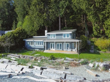 Outdoor Deck Photo of 1905 Lower Road, Roberts Creek, BC