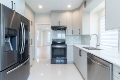 Kitchen Island Photo of 392 E 63rd Avenue, Vancouver, BC