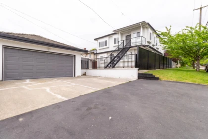 Laundry Room Photo of 392 E 63rd Avenue, Vancouver, BC