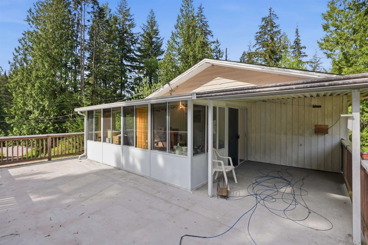 Living Room Photo of 28595 Dewdney Trunk Road, Maple Ridge, BC